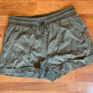 COMFORTABLE olive green high waisted shorts